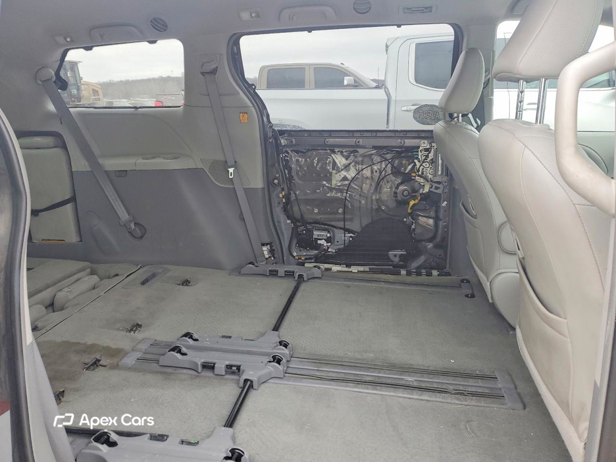 Toyota Sienna 2012