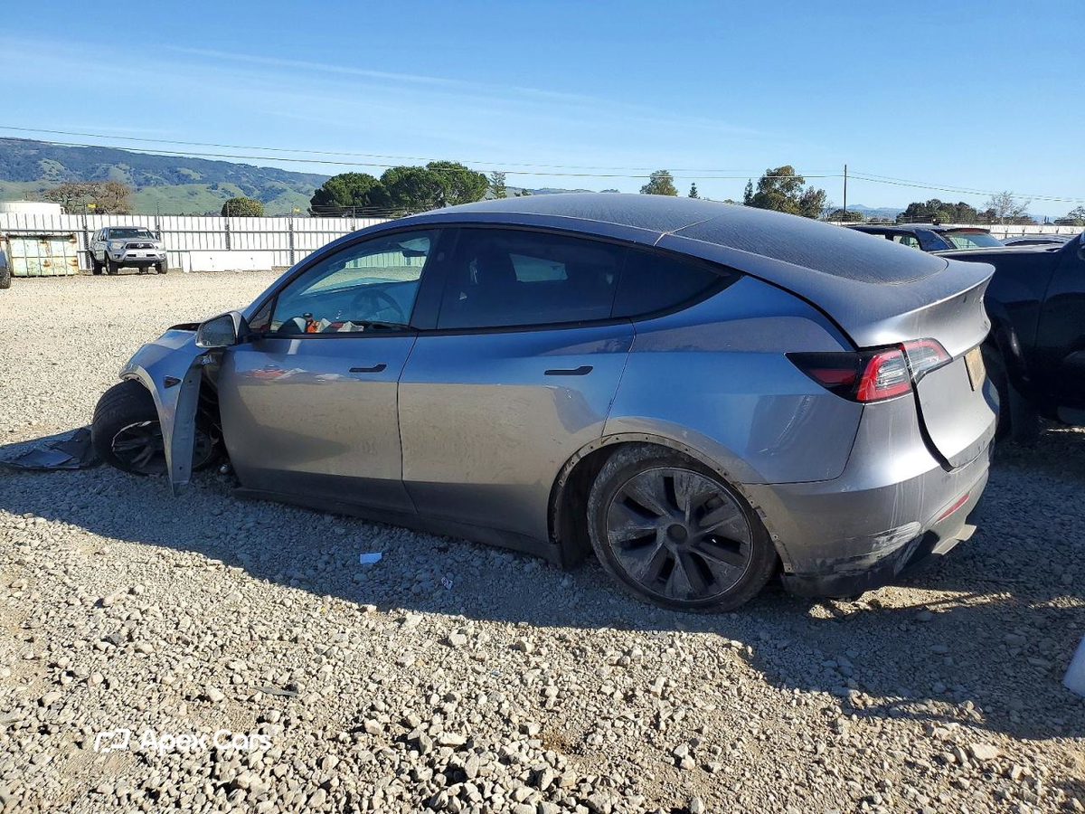 Tesla Model Y 2025