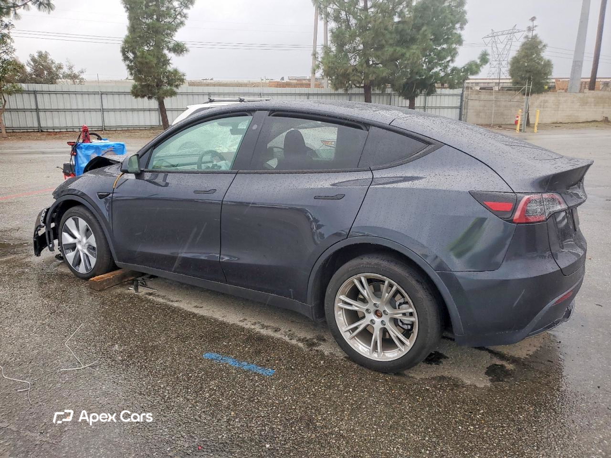 Tesla Model Y 2024