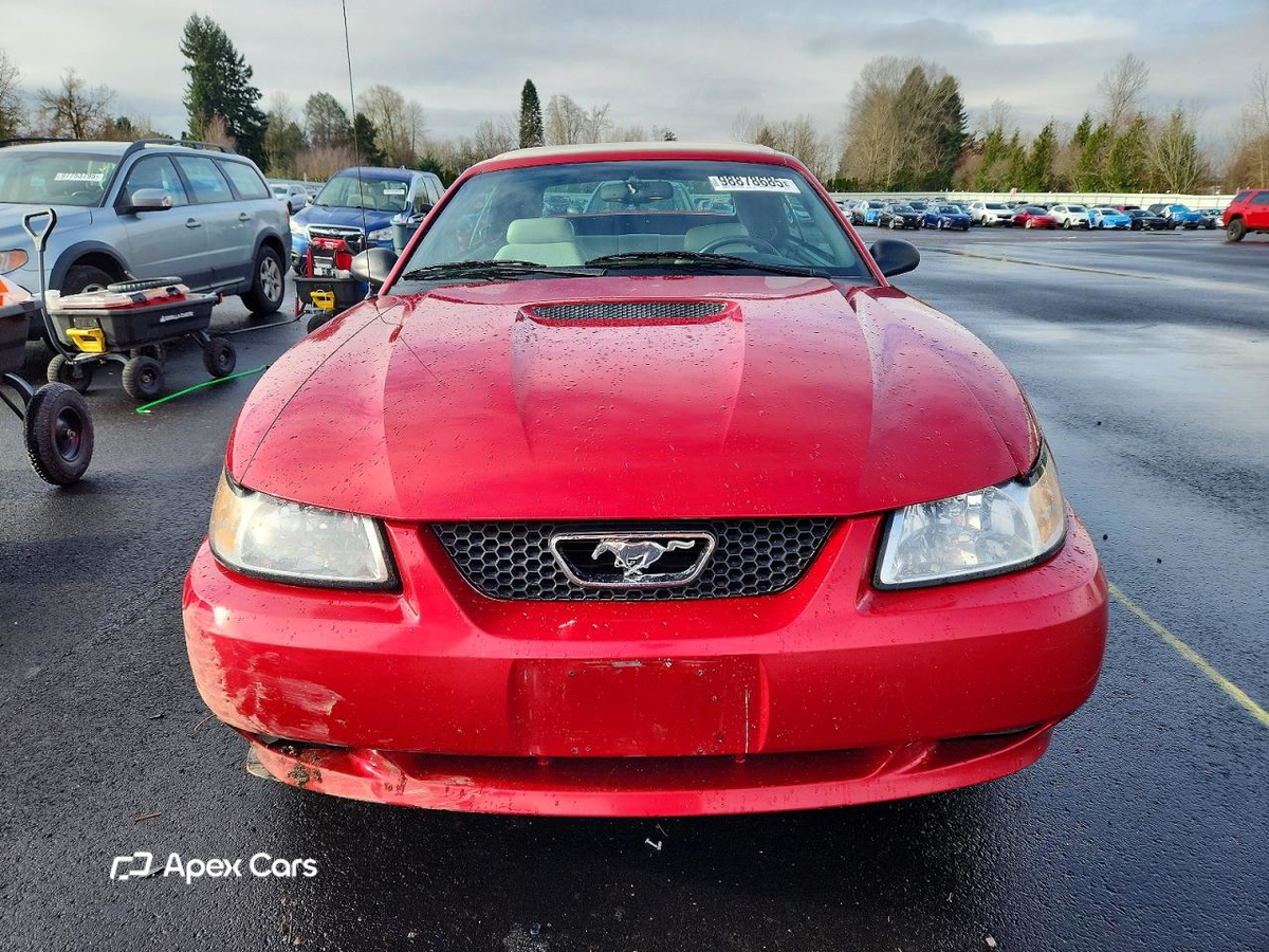 Ford Mustang 2000