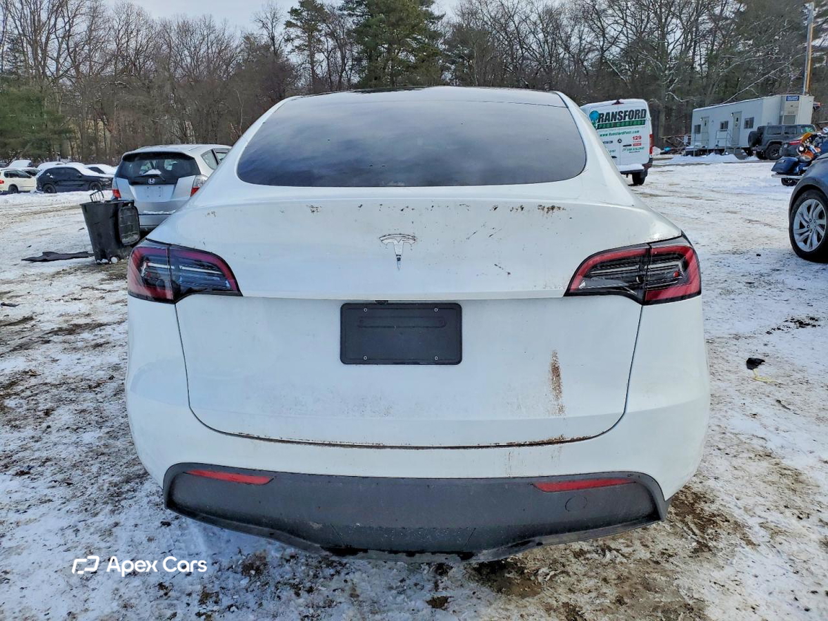 Tesla Model Y 2024