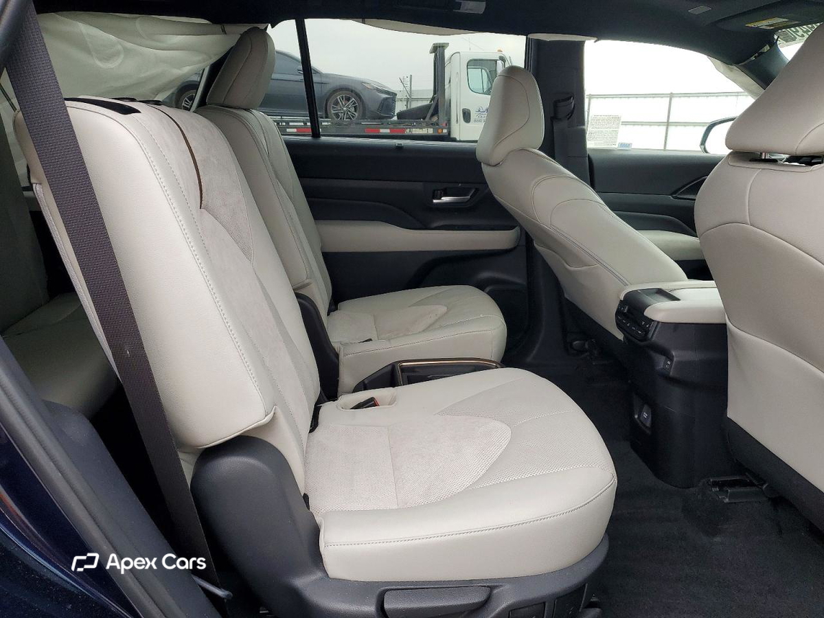 Toyota Highlander 2025