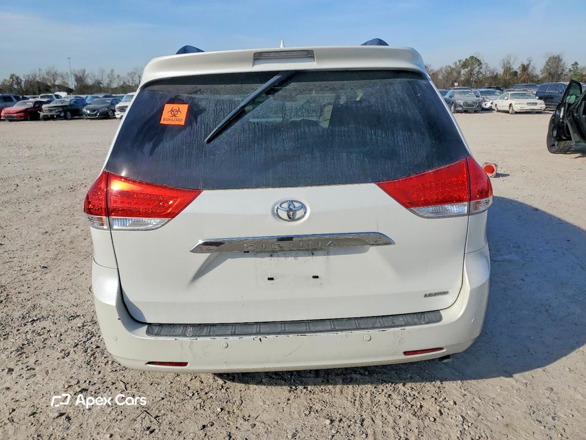 Toyota Sienna 2014