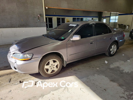 Honda Accord 2000 - Image 1 of 13