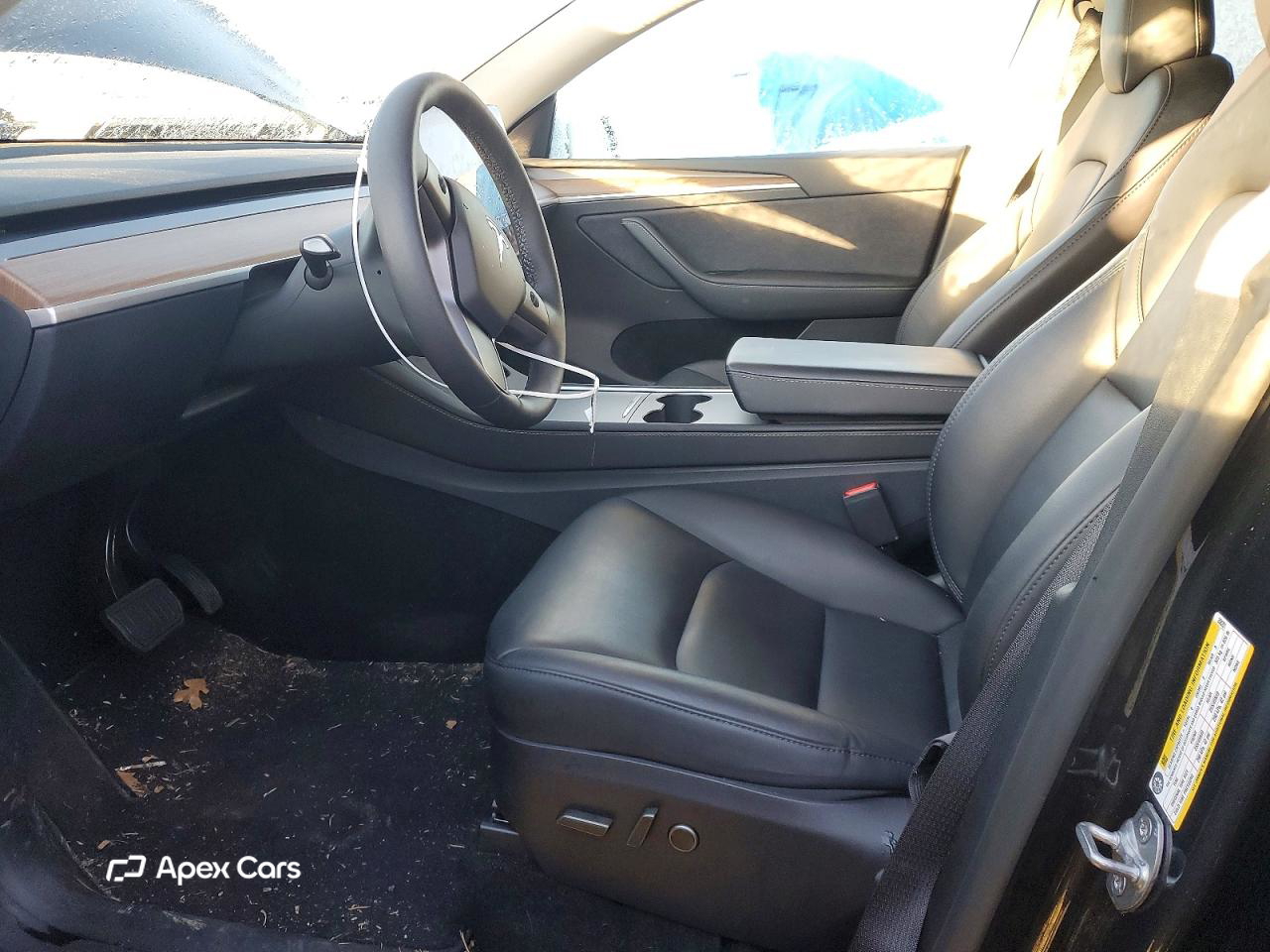 Tesla Model Y 2025