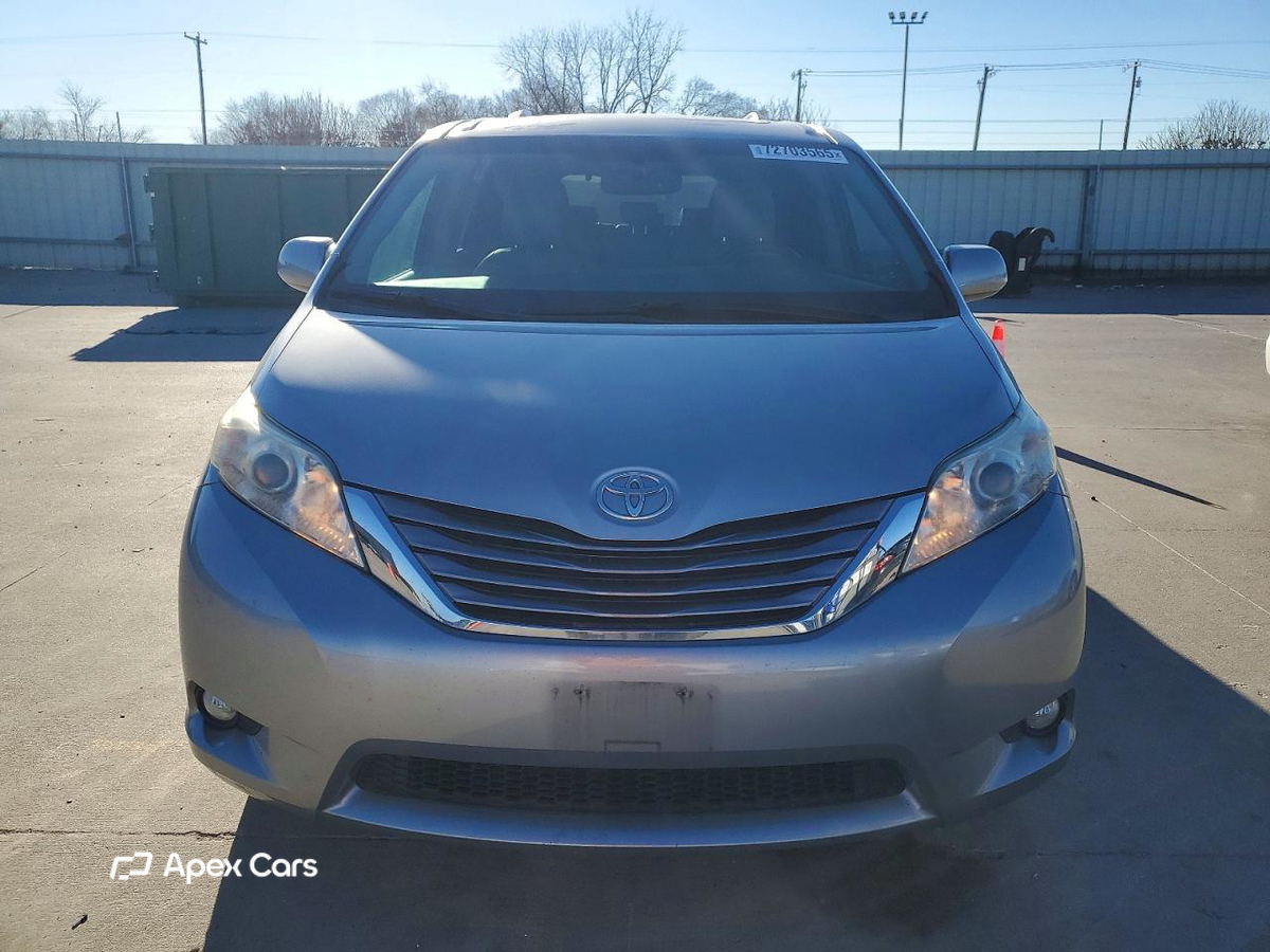 Toyota Sienna 2015