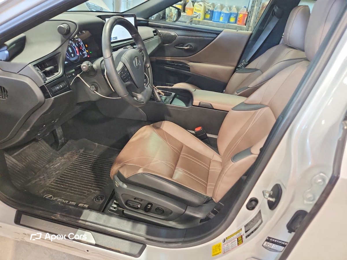 Lexus ES 2025