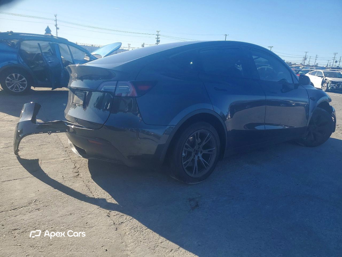 Tesla Model Y 2025