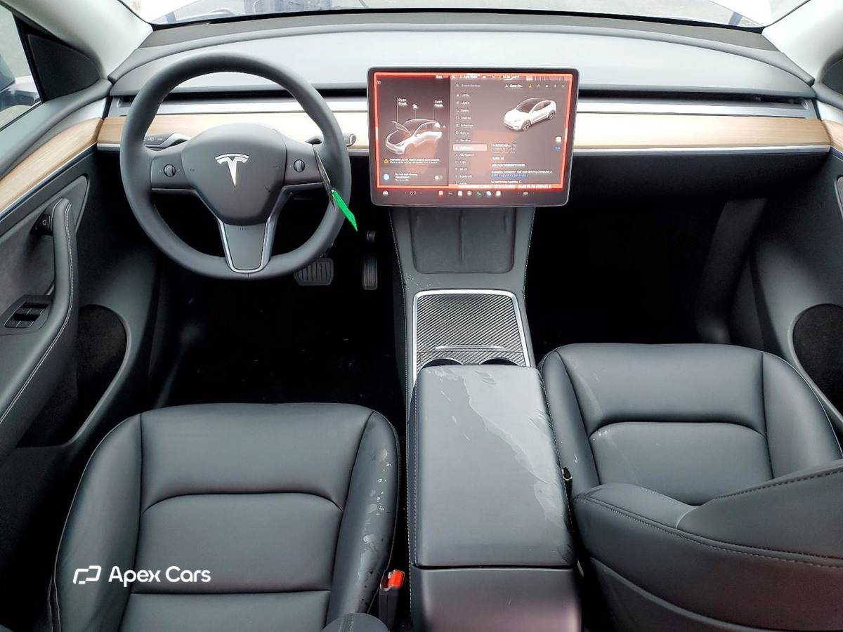 Tesla Model Y 2025