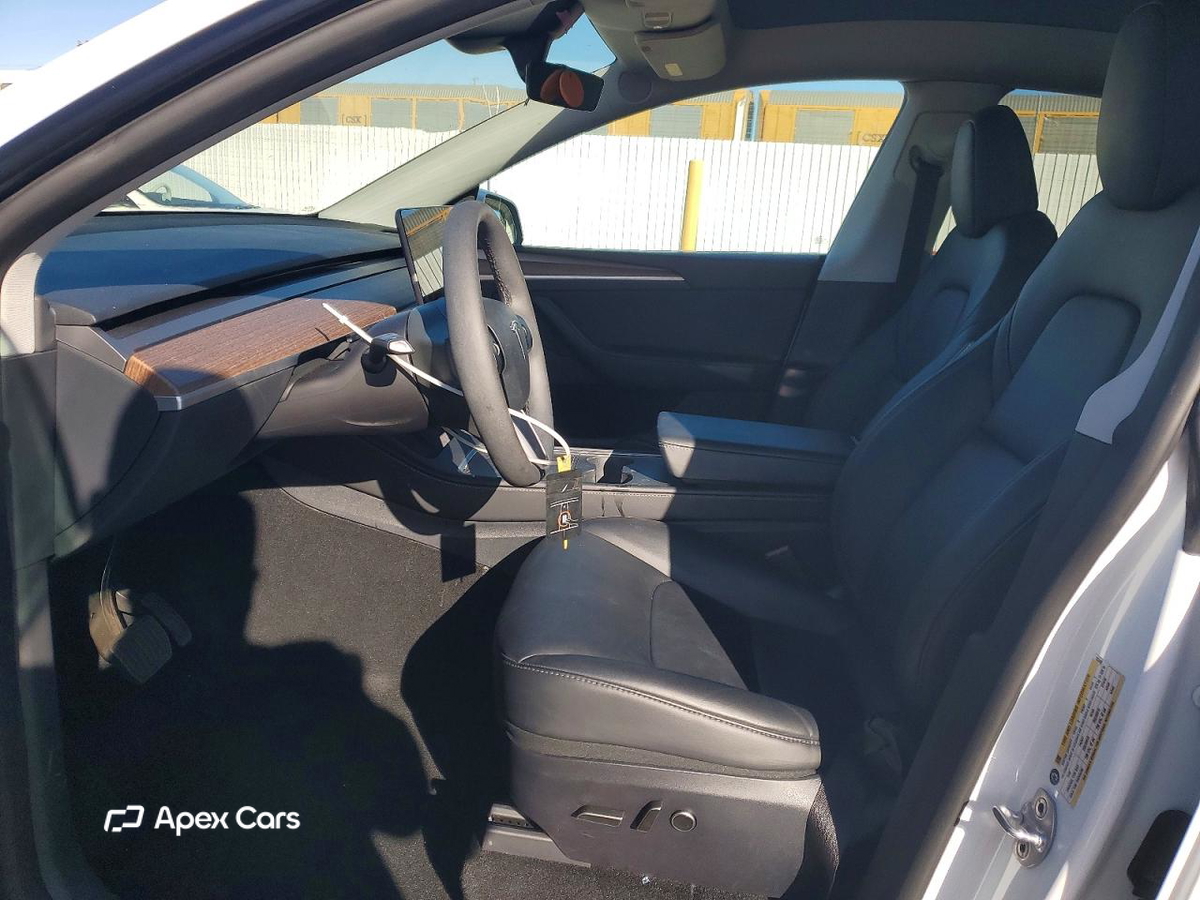 Tesla Model Y 2024