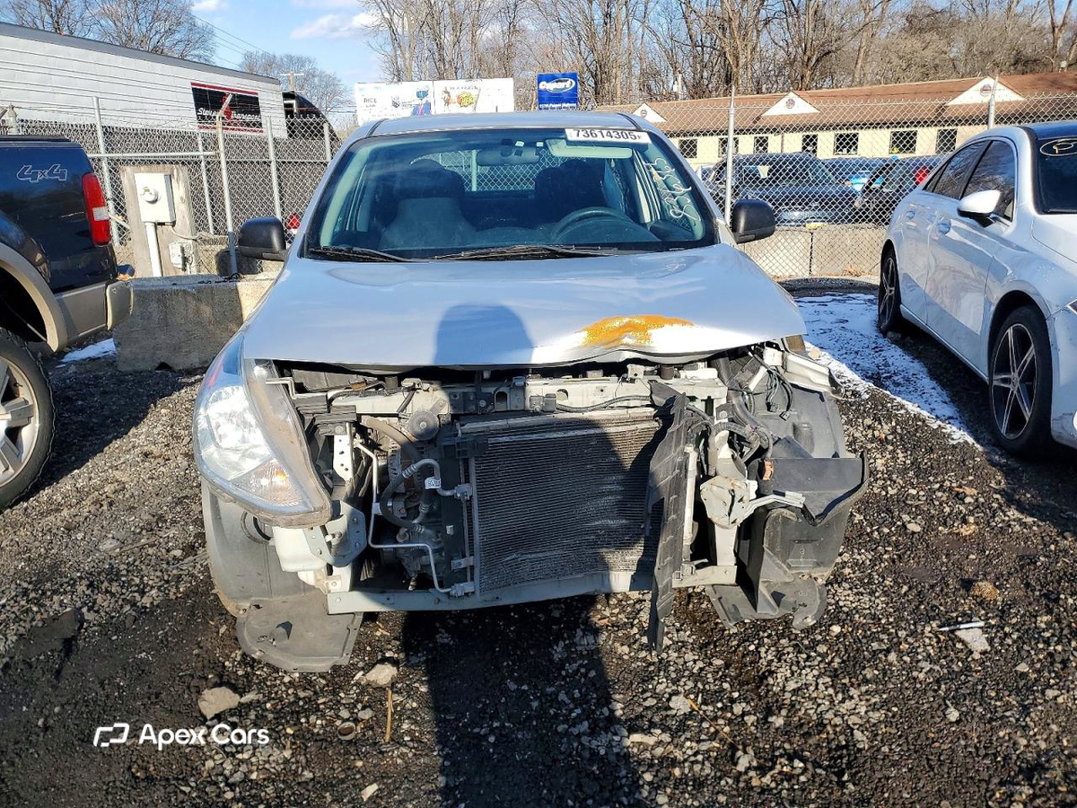 Nissan Versa 2015