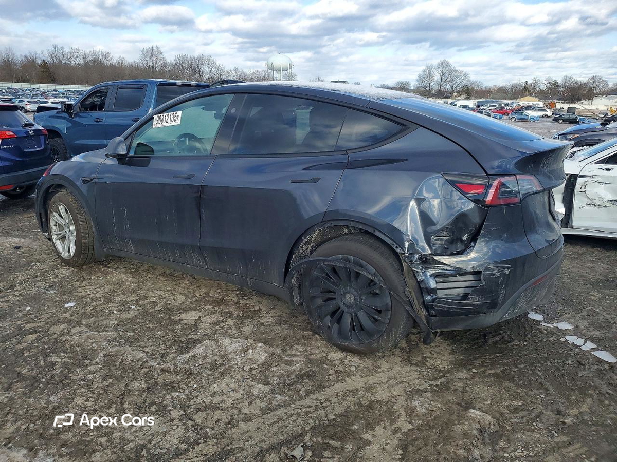 Tesla Model Y 2024