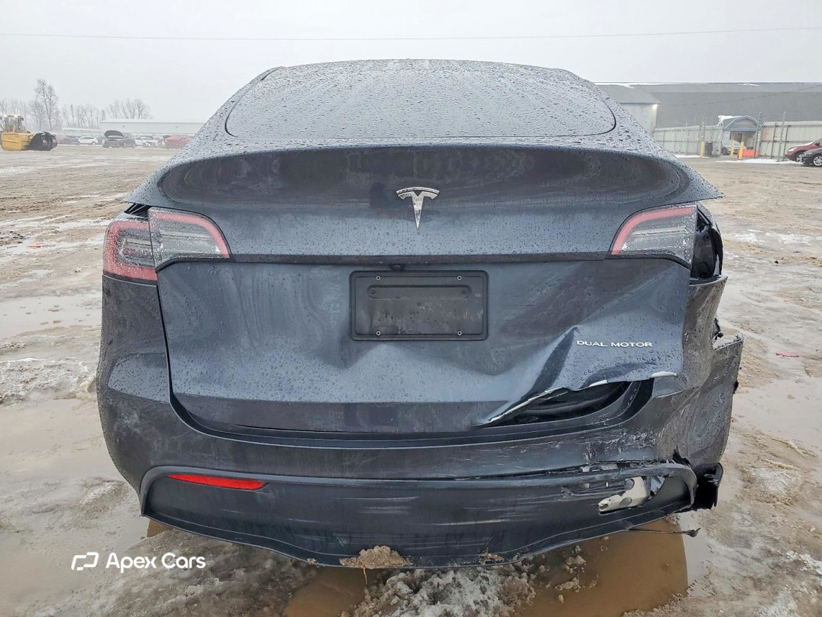 Tesla Model Y 2024