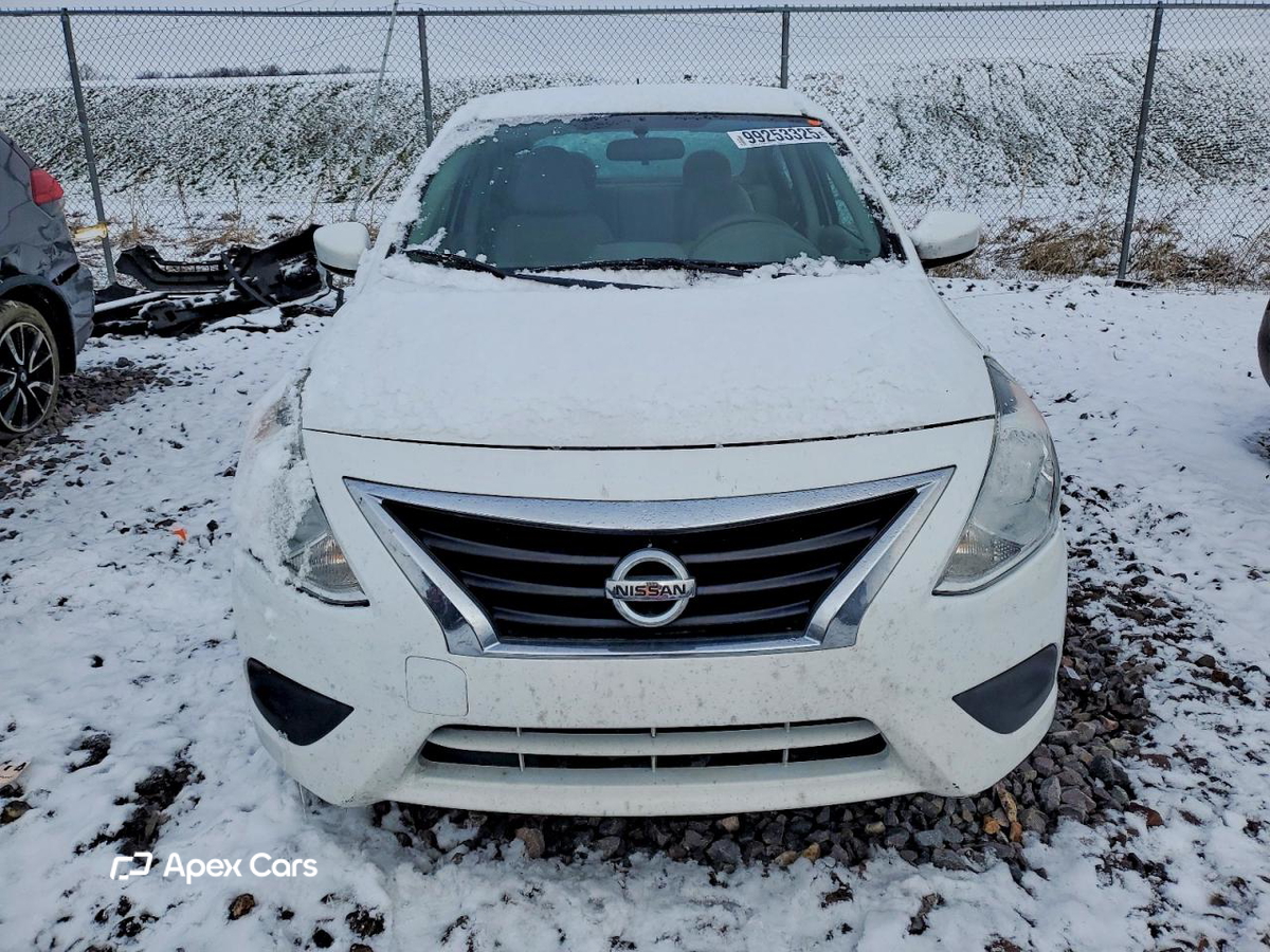 Nissan Versa 2016