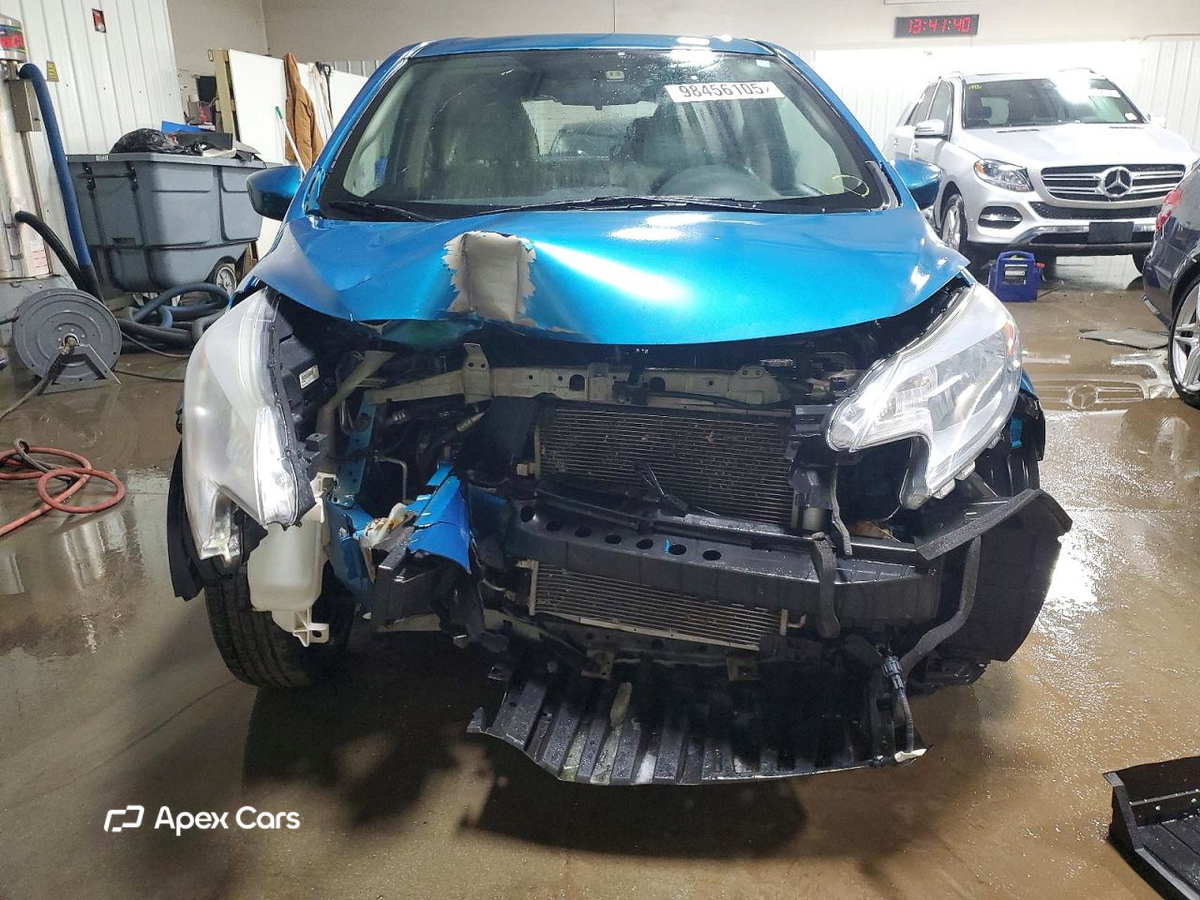 Nissan Versa 2015