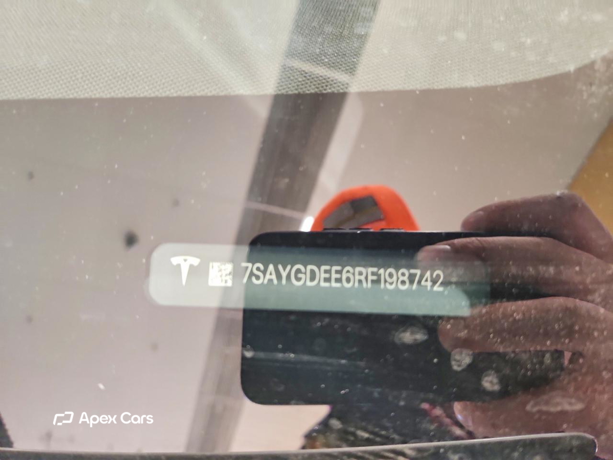 Tesla Model Y 2024