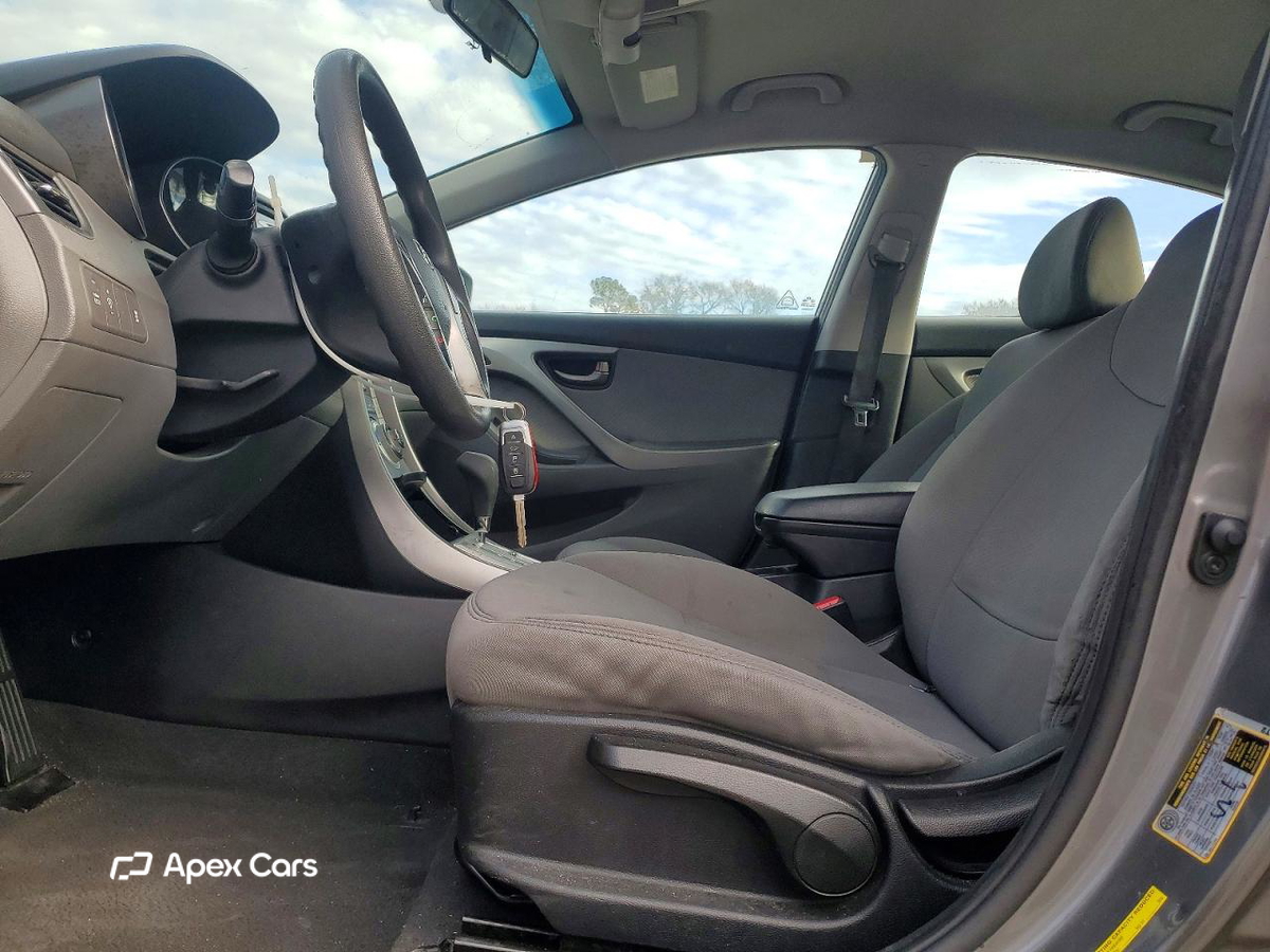 Hyundai Elantra 2012