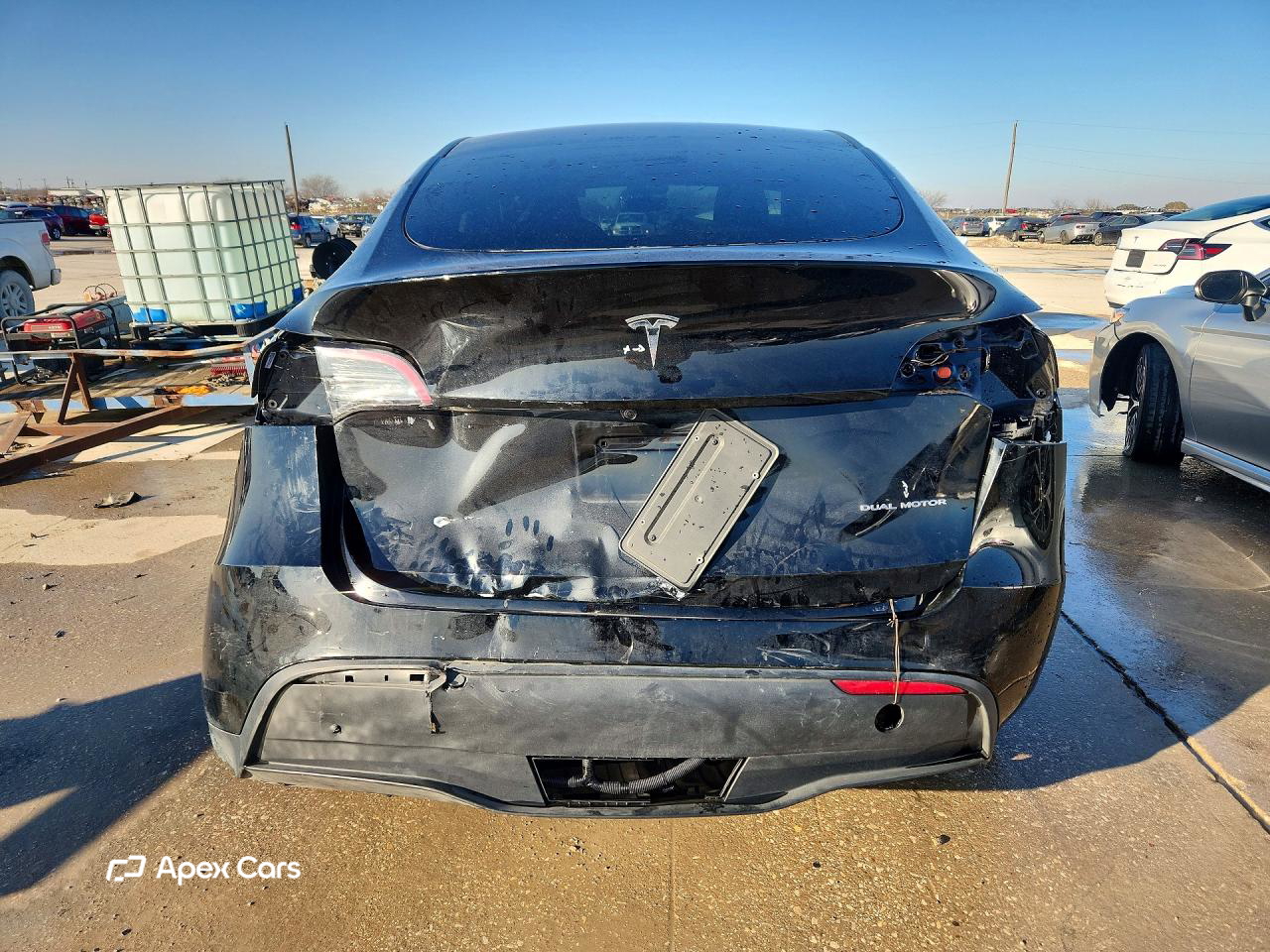 Tesla Model Y 2025