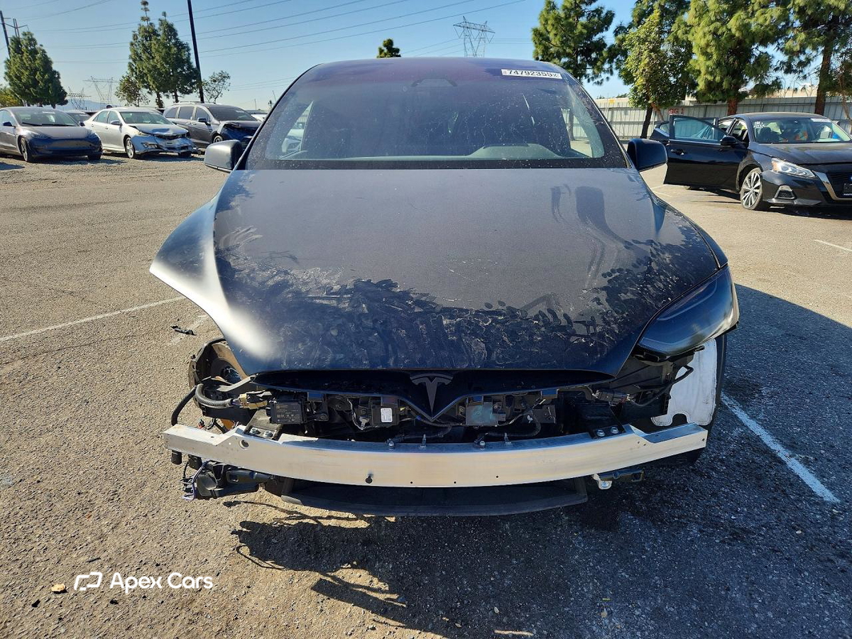 Tesla Model X 2022