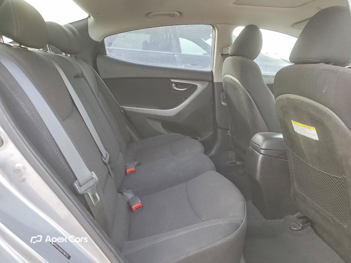 Hyundai Elantra 2016