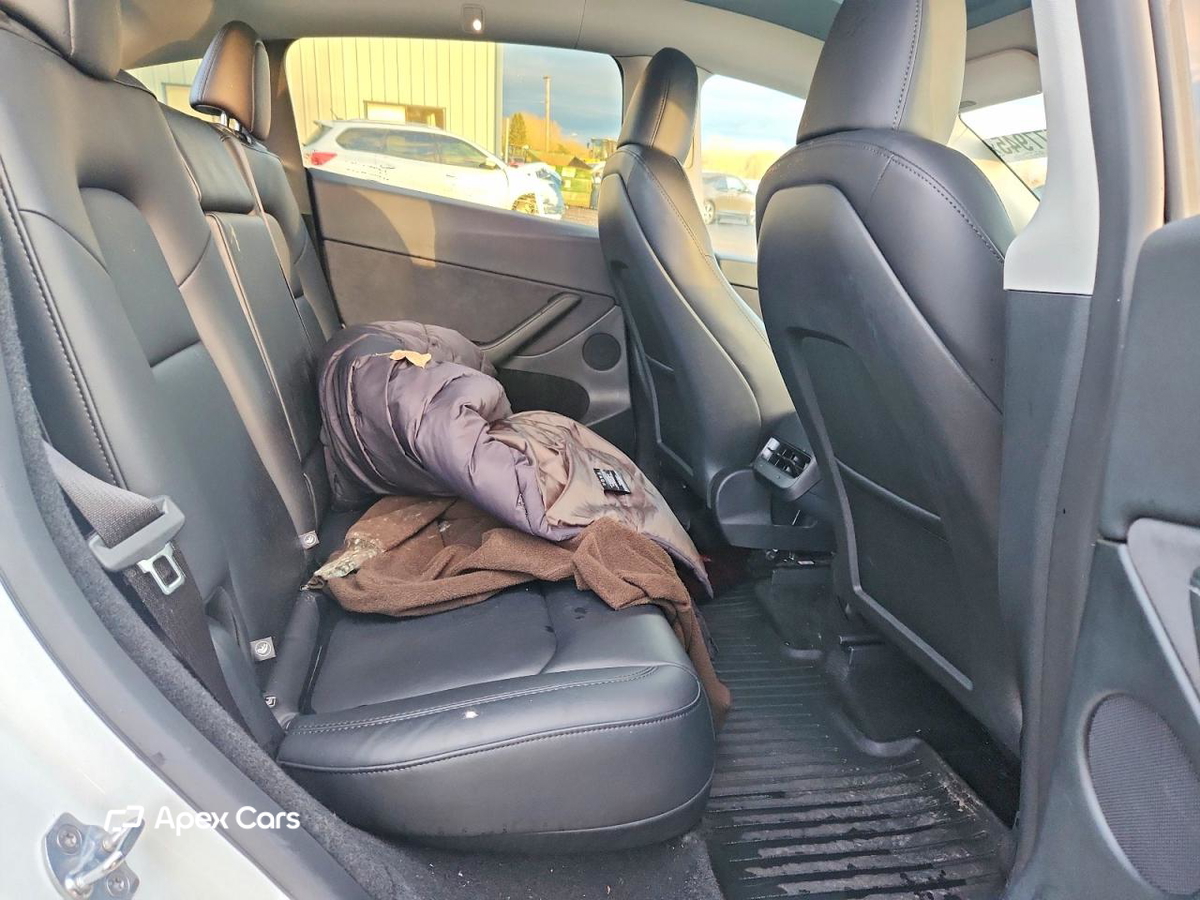 Tesla Model Y 2025