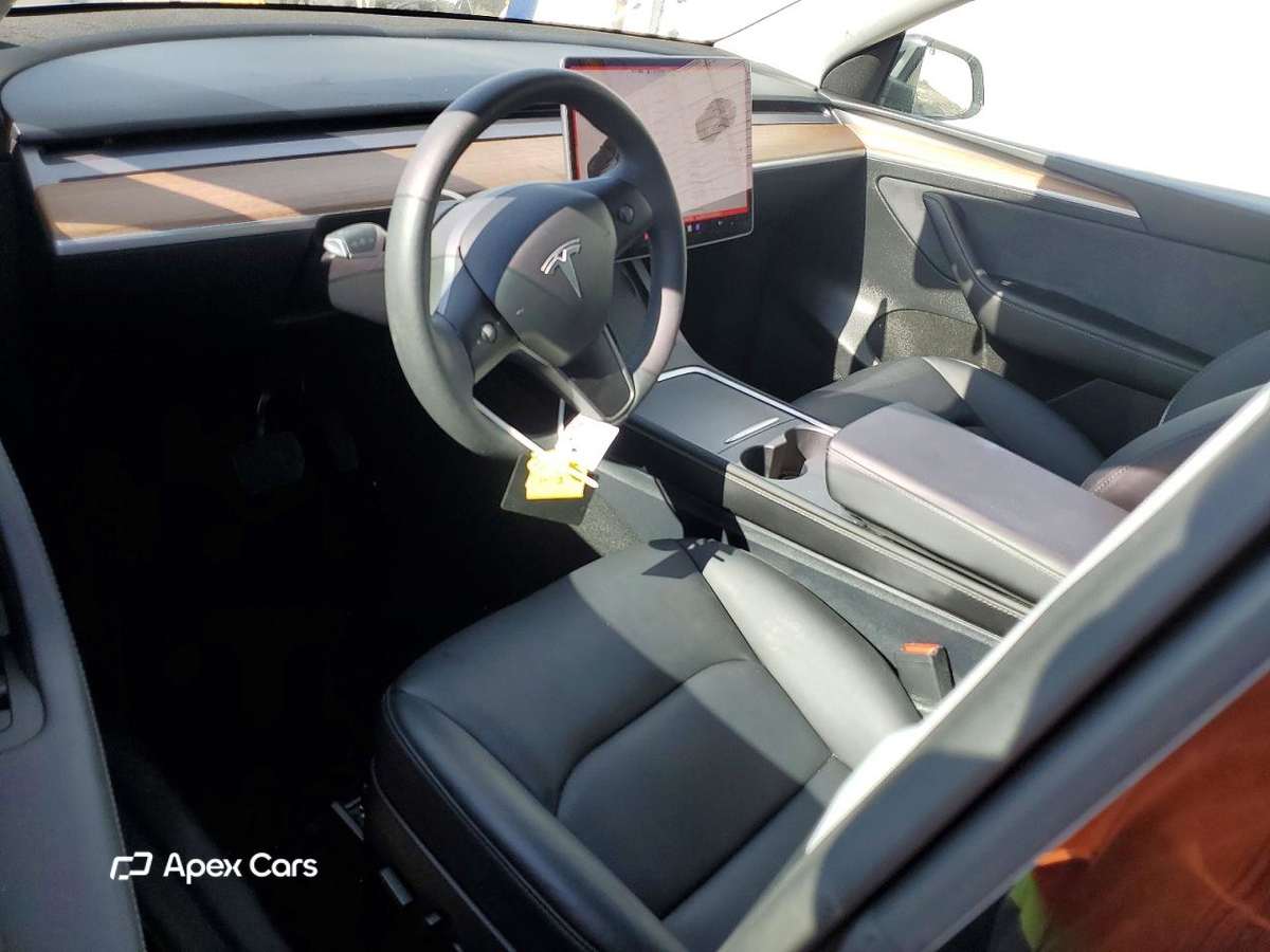 Tesla Model Y 2025