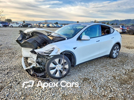 Tesla Model Y 2021 - Image 1 of 13