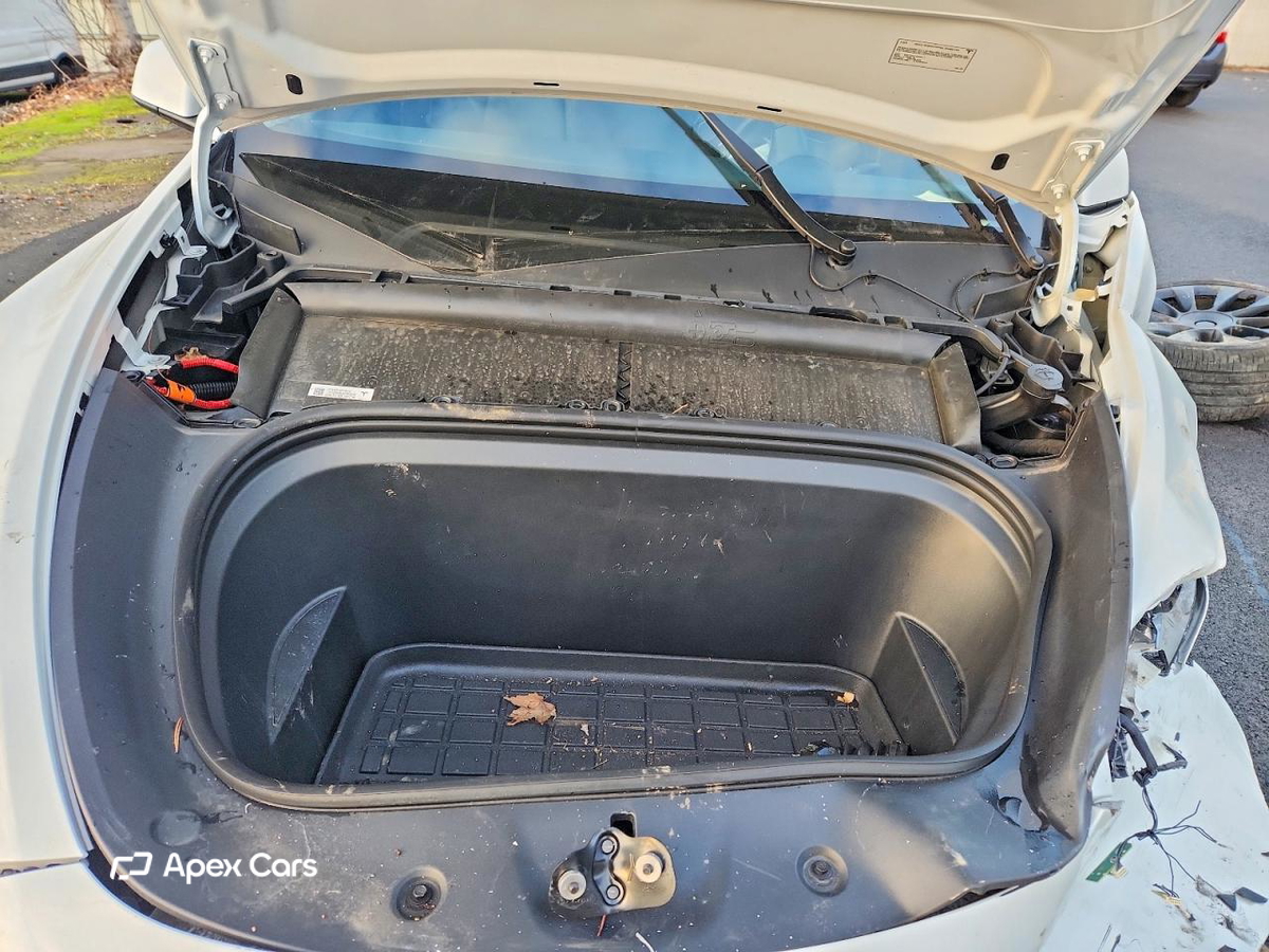 Tesla Model Y 2025