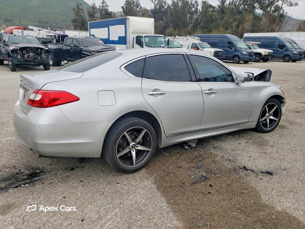Infiniti M 2012