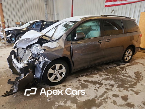 Toyota Sienna 2017 - Image 1 of 13
