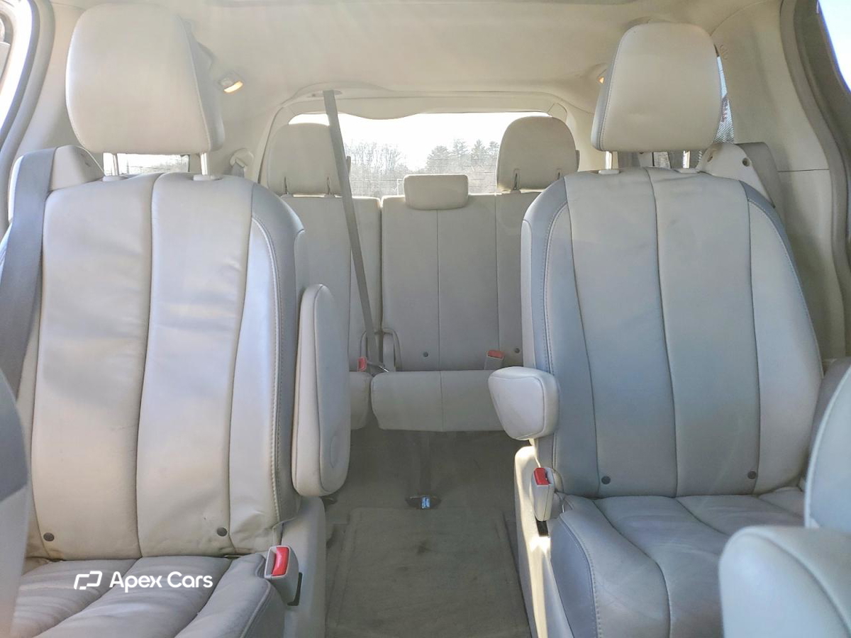 Toyota Sienna 2013