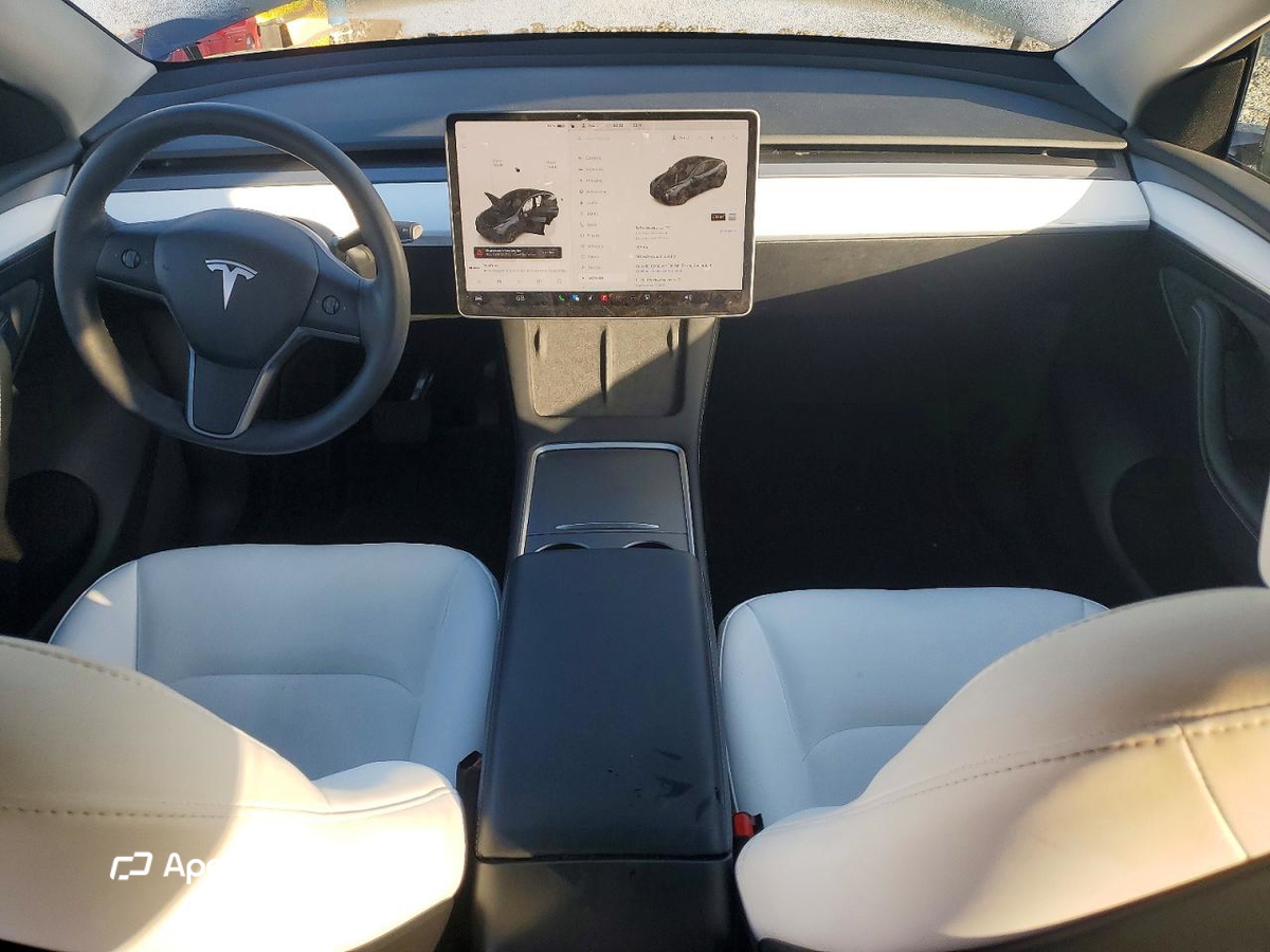 Tesla Model Y 2025