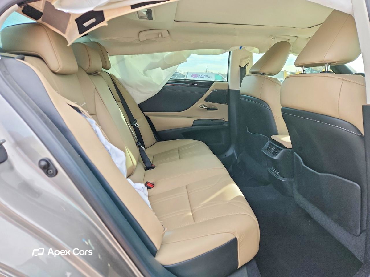 Lexus ES 2021