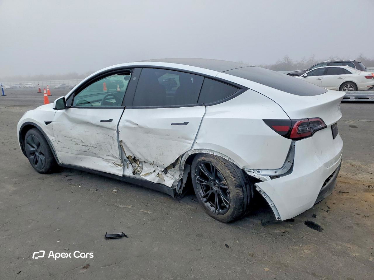Tesla Model Y 2025