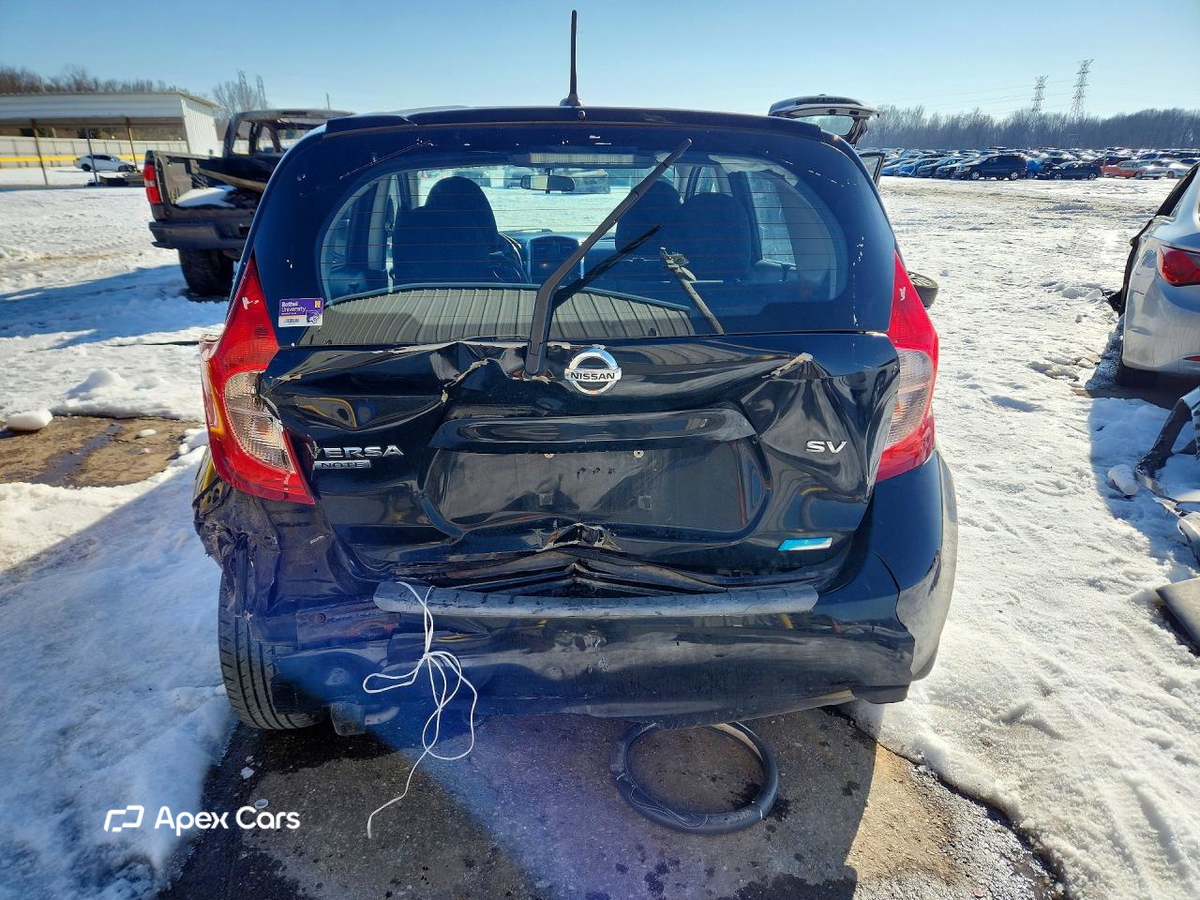 Nissan Versa 2015