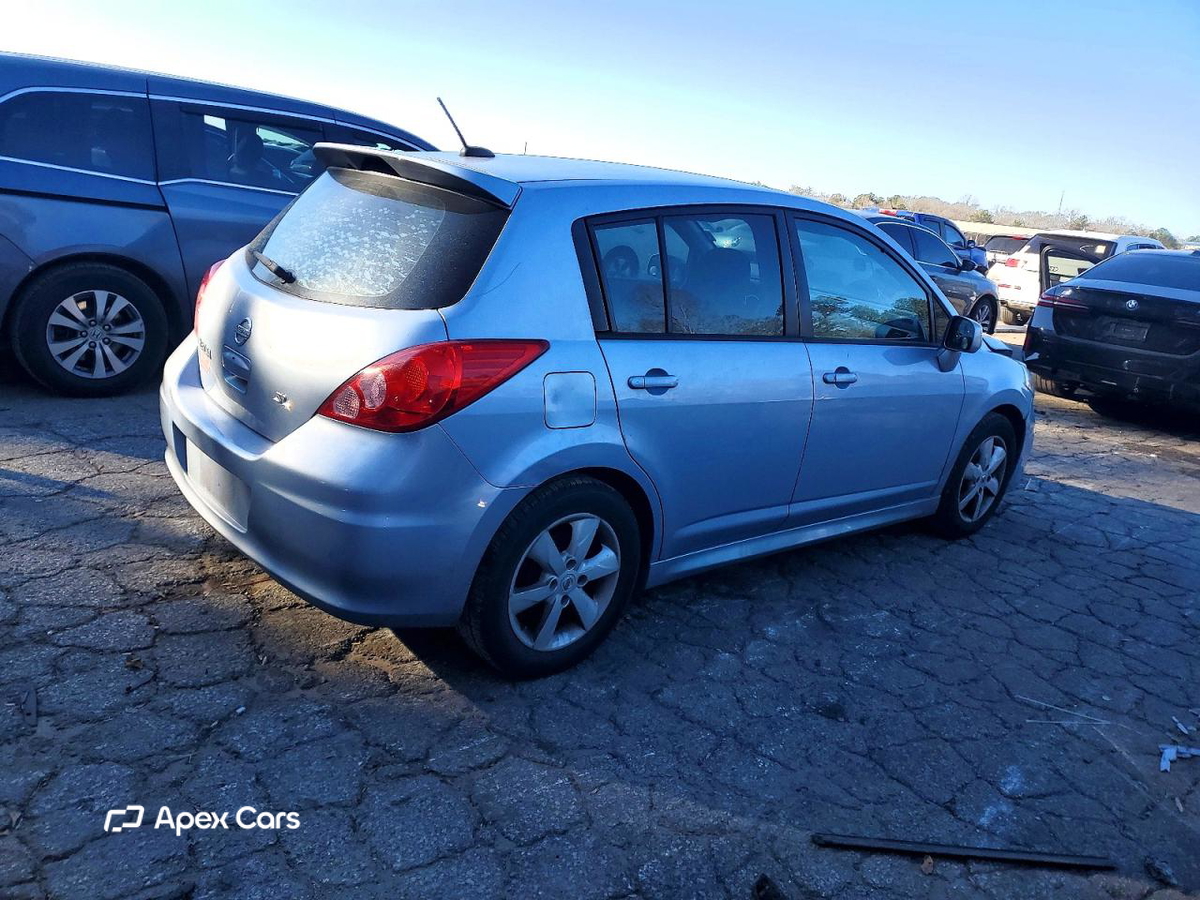 Nissan Versa 2011