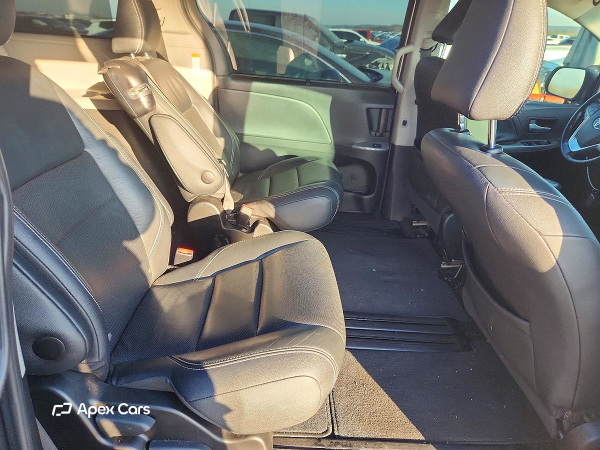 Toyota Sienna 2016