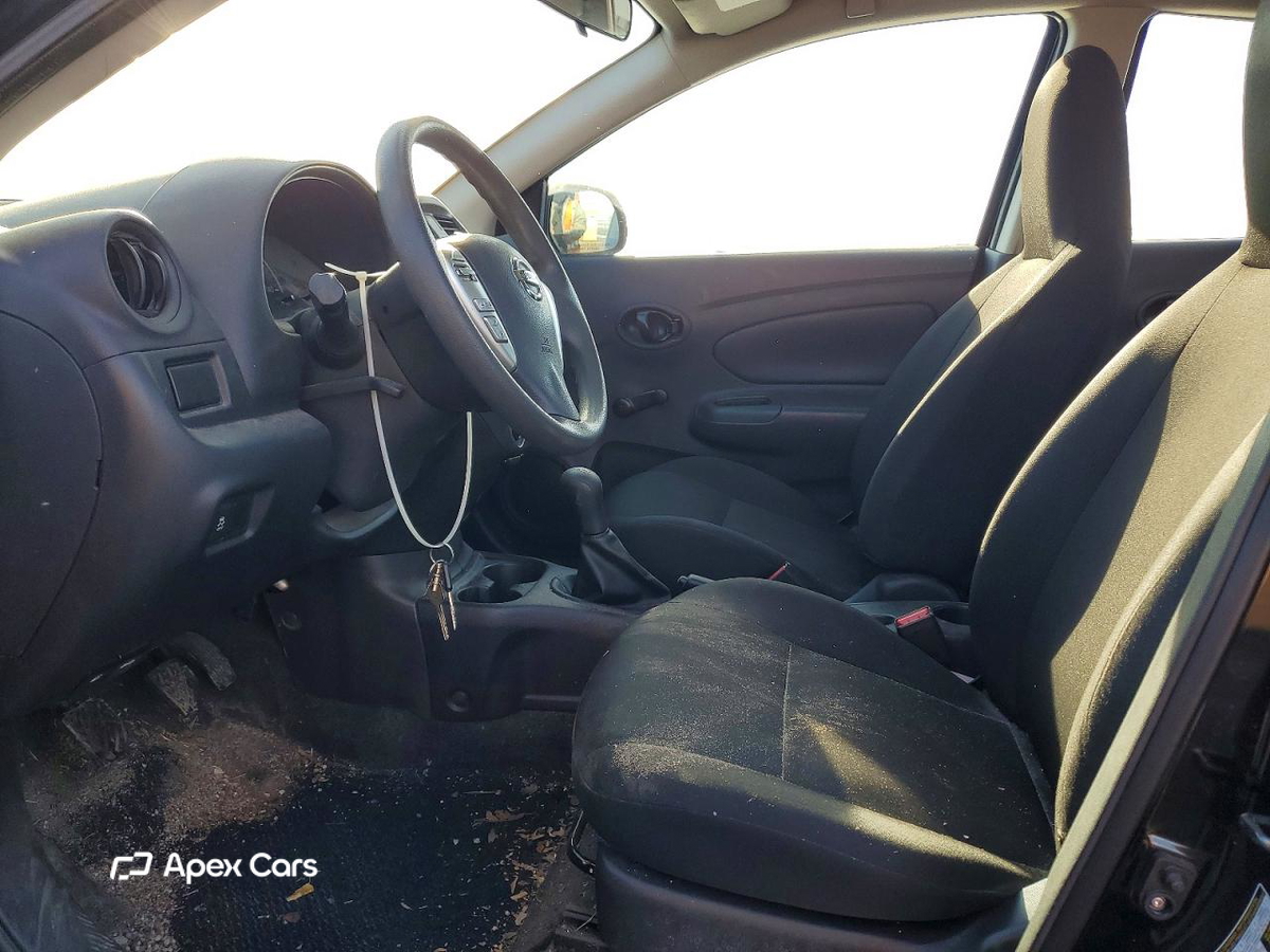 Nissan Versa 2015