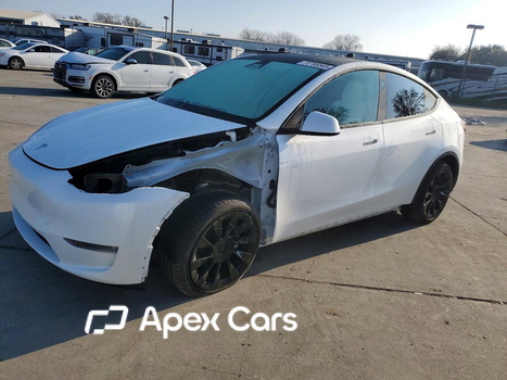 Tesla Model Y 2025 - Image 1 of 14