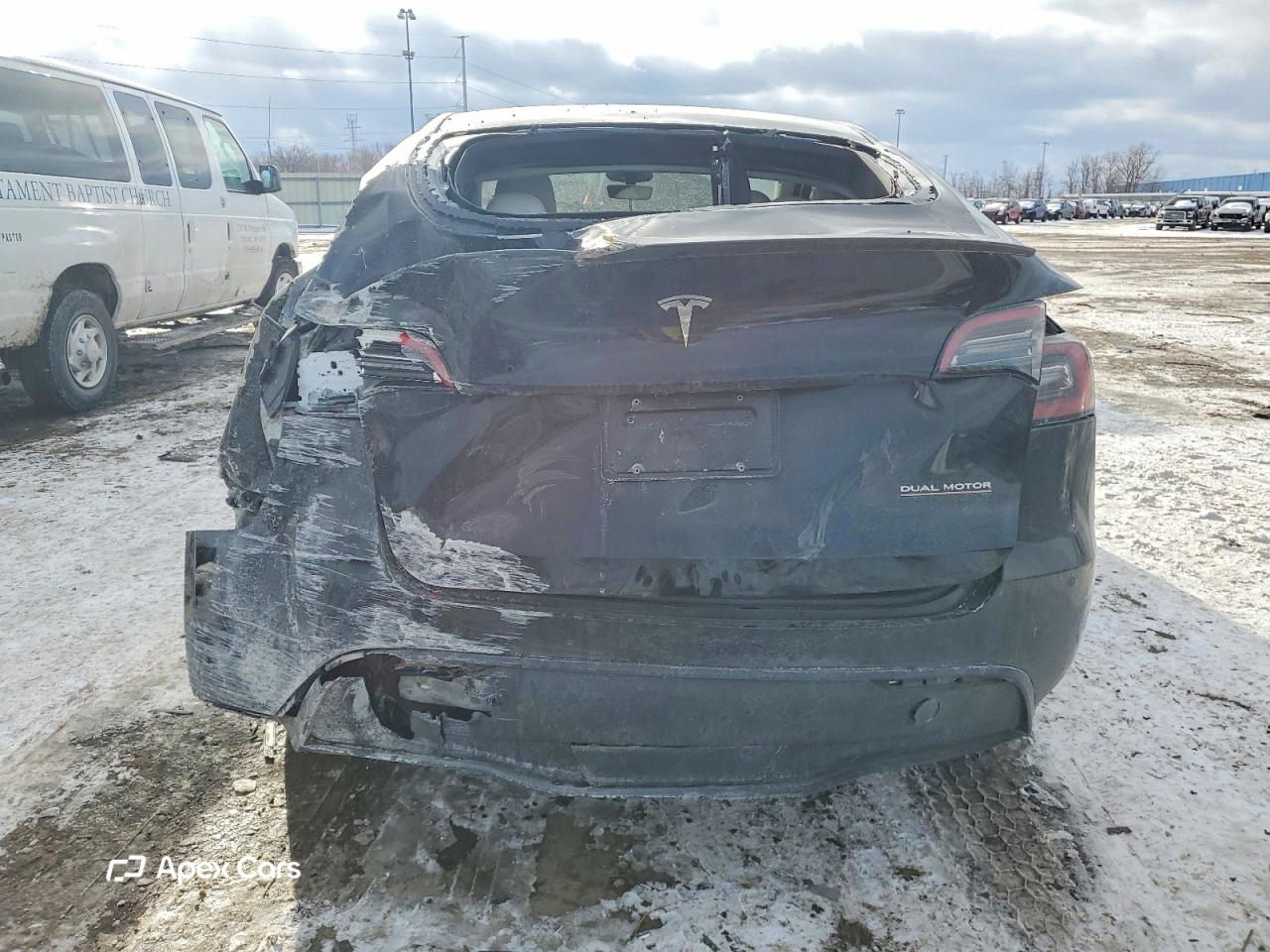 Tesla Model Y 2024