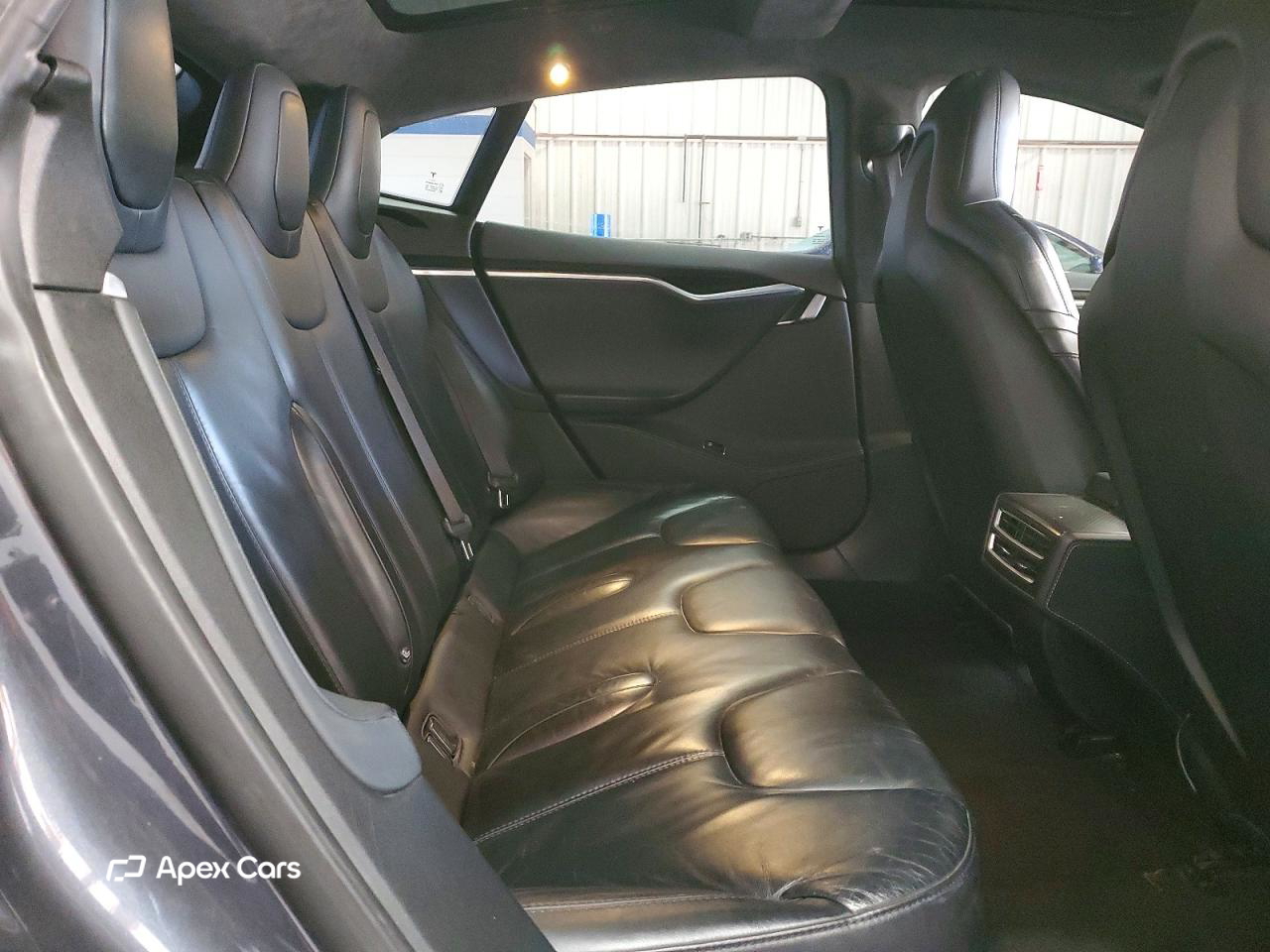 Tesla Model S 2015