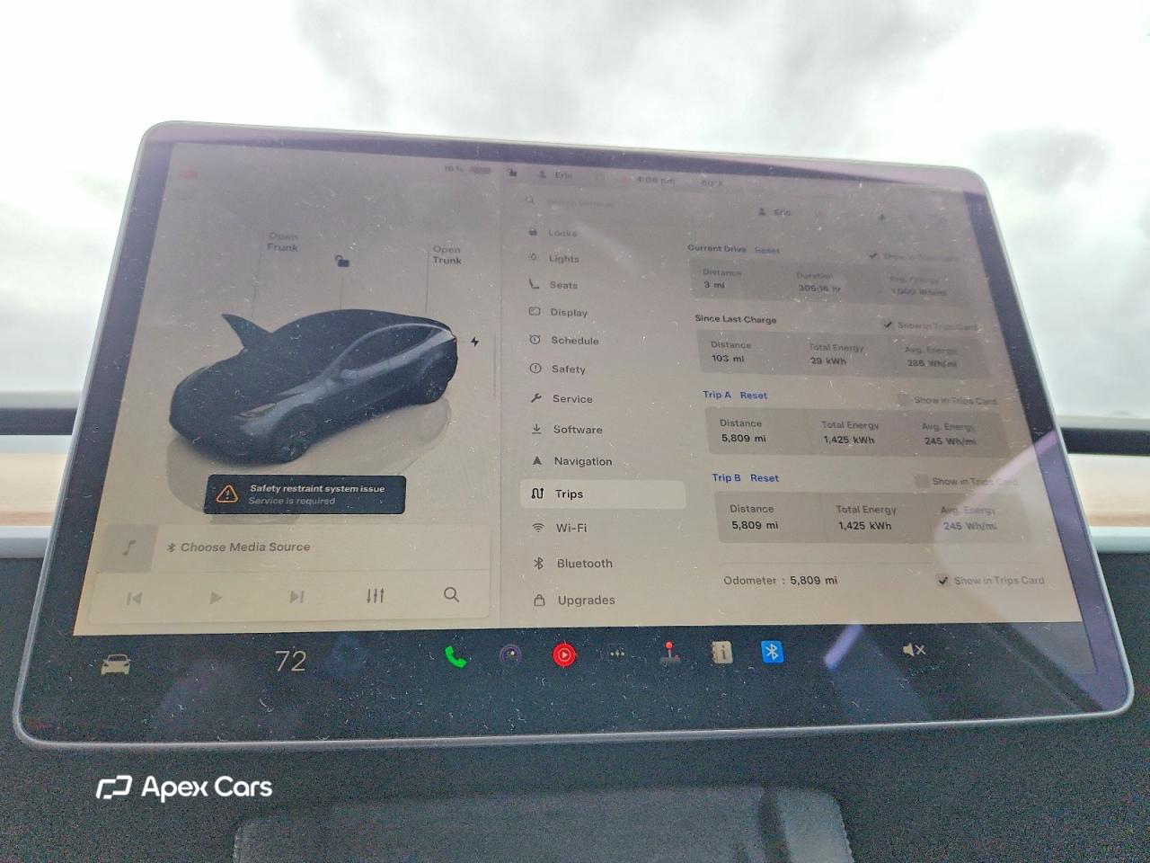 Tesla Model Y 2025
