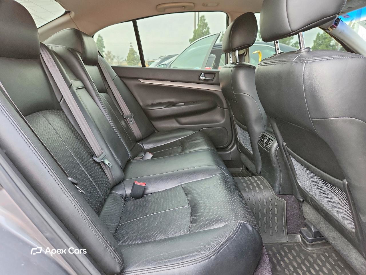 Infiniti G 2010