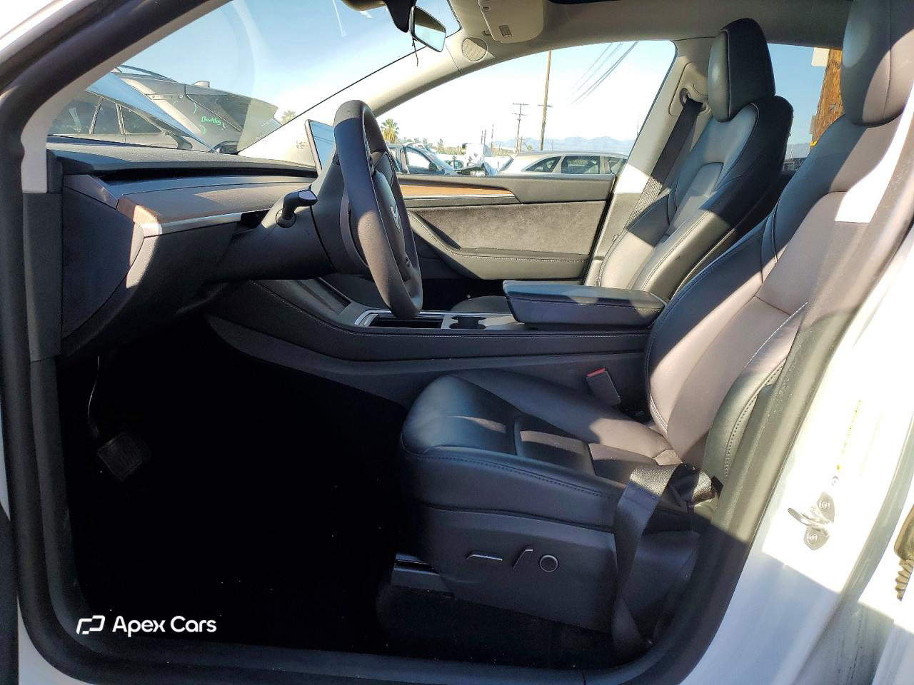 Tesla Model Y 2024