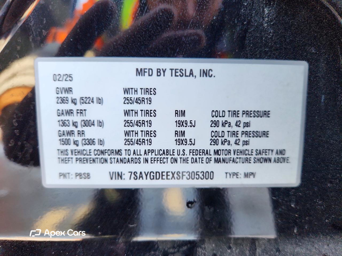 Tesla Model Y 2025