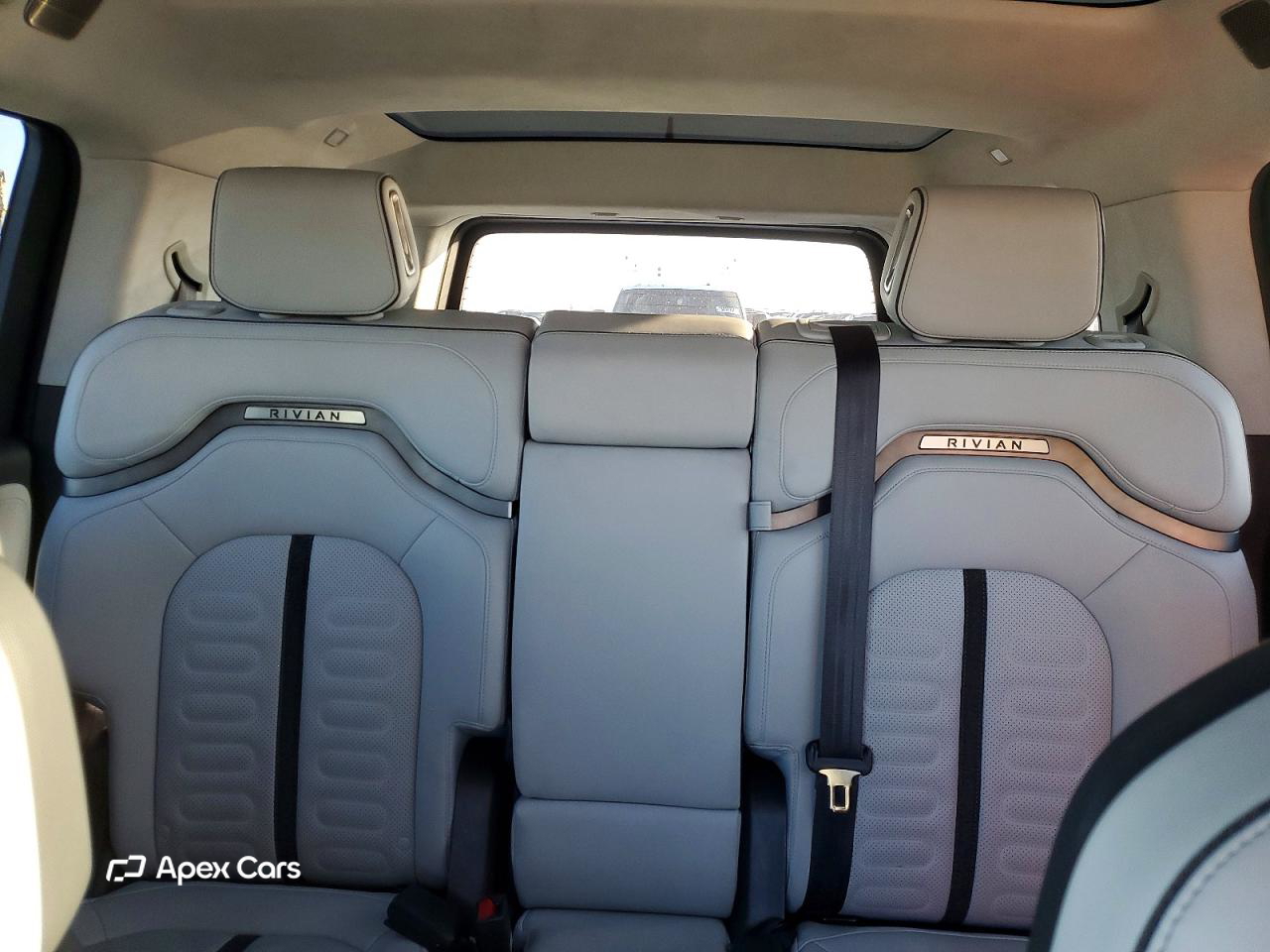 Rivian R1S 2023