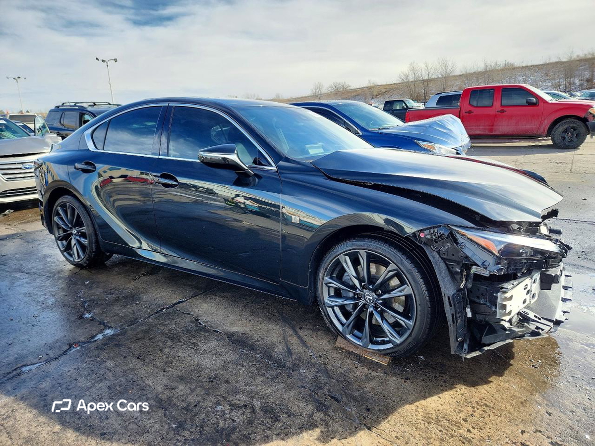 Lexus IS 2024