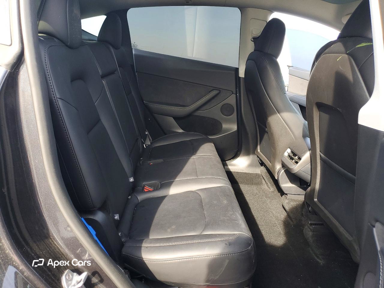 Tesla Model Y 2025