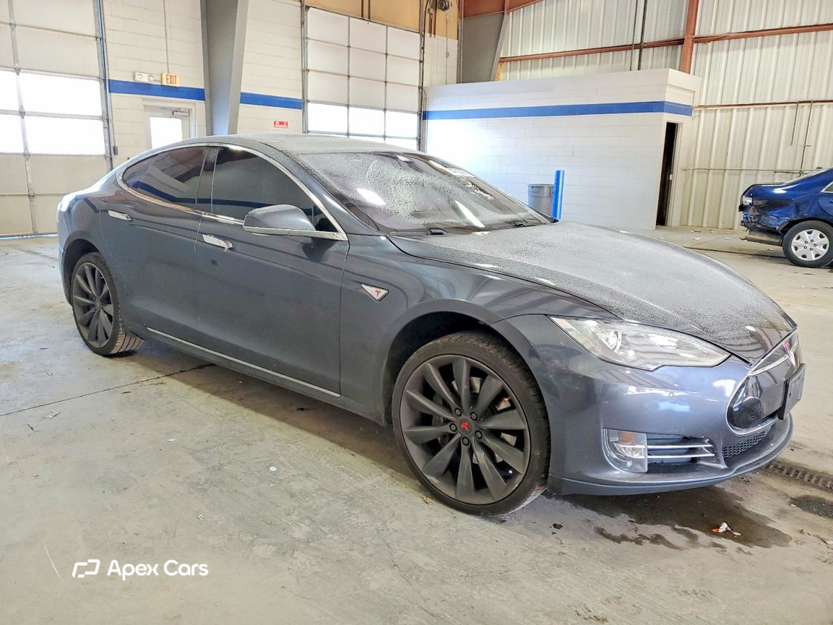 Tesla Model S 2015