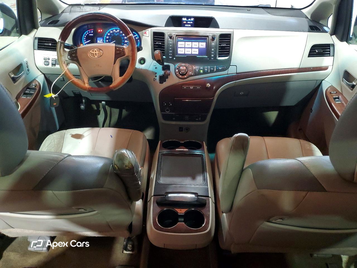 Toyota Sienna 2013